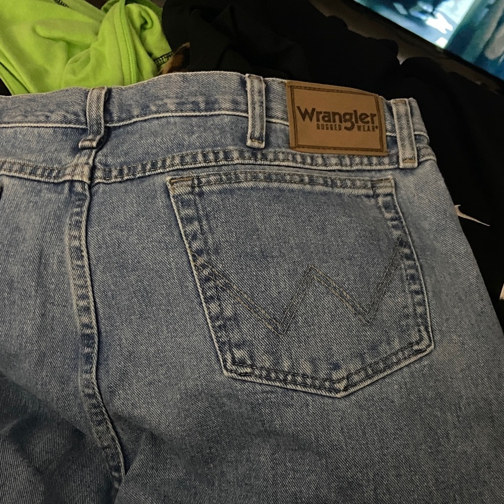 Wrangler Men's Relaxed Fit Light Blue Denim Jeans